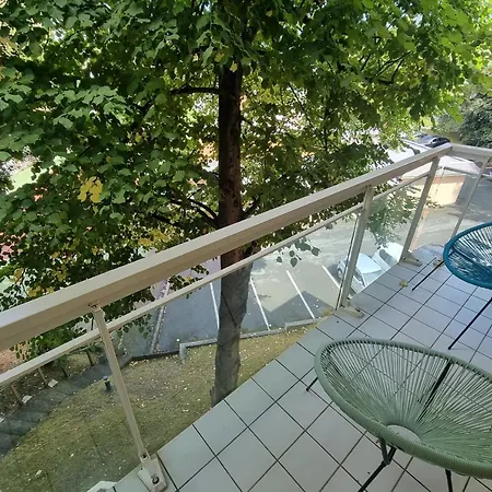 Nice 63 M With Terrace And Pool In * ביאריץ