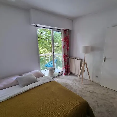 Nice 63 M With Terrace And Pool In ビアリッツ